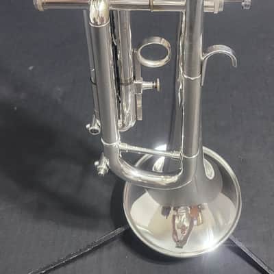 Getzen Eterna 900 Severinsen Model Trumpet,2 mouthpieces ,2 mutes and Original case 1968-1970 - Silver plated image 9