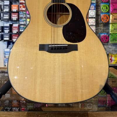 Martin Standard Series 000-18 Present - Natural image 2