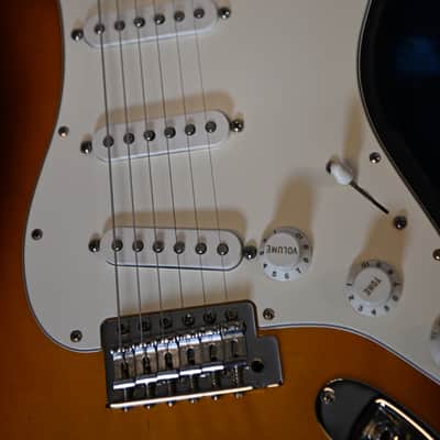 Fender Standard Stratocaster - MIM - 2002 - Sunburst - w/ Gig Bag image 13