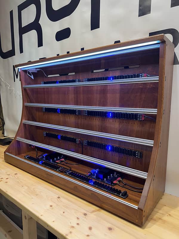 Uryan Modular 15U / 196HP Custom Series eurorack case with LED image 1
