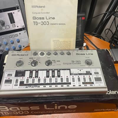 Roland TB-303 + Roland SBX-1 sync box image 3