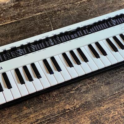 Yamaha Reface CS Mini Mobile Keyboard 2015 - Present - White