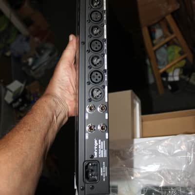 Behringer MX882 Rackmount Mixer / Splitter image 5