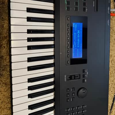 Yamaha SY99 Synthesizer - New Display - Great working Condition