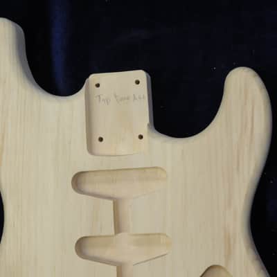 1 Piece 40yr Aged Pine Strat style body - Standard - 3lbs 6oz #3668 USAIMPORT CHARGES INCLUDED Bild 3