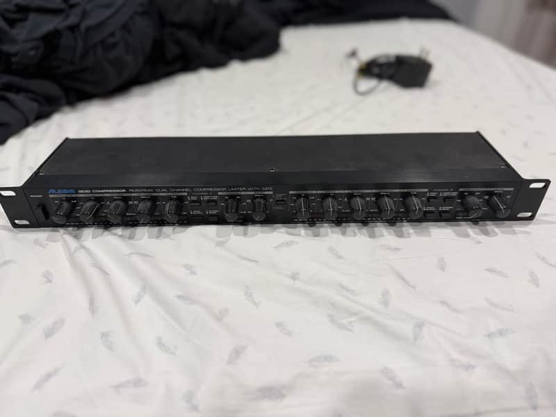Alesis 3630 Dual-Channel Compressor / Limiter with Gate | Reverb