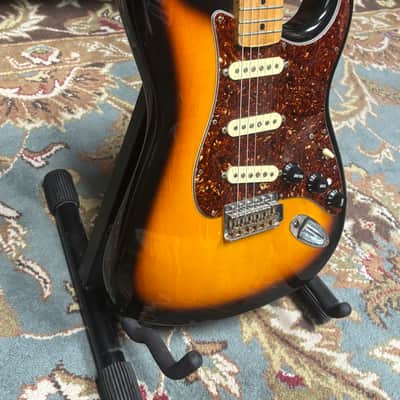 Fender Player II Stratocaster SSS 2024 - Present - 3-Color Sunburst image 3