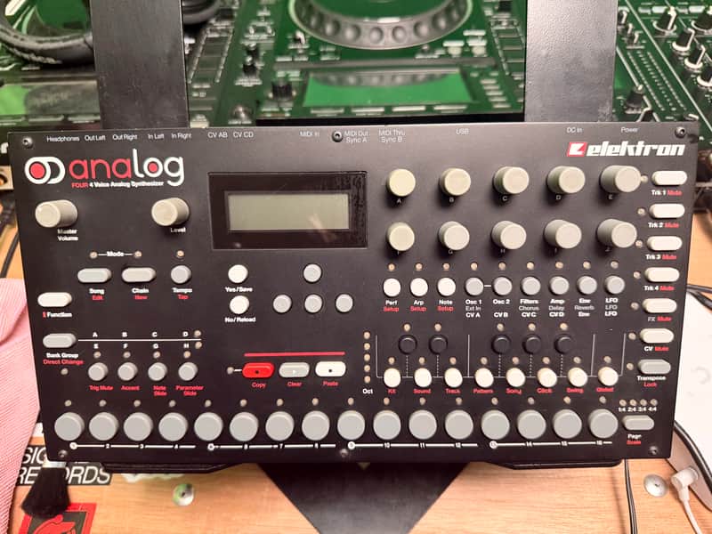 Elektron analog Four シンセサイザー 本体 Elektron Analog Four 4-Voice Analog Synthesizer | Reverb