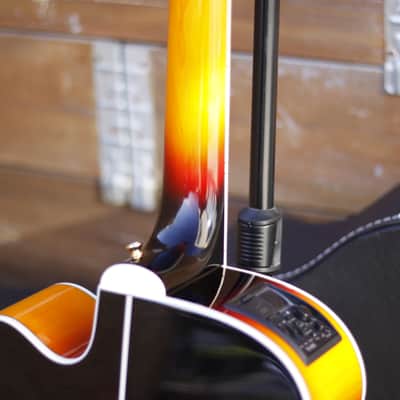 Takamine B72CE-BSB - Sunburst image 13