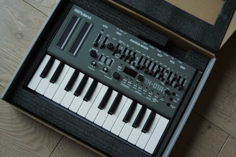 Roland SH-01A Boutique Series Synthesizer Module with K-25m