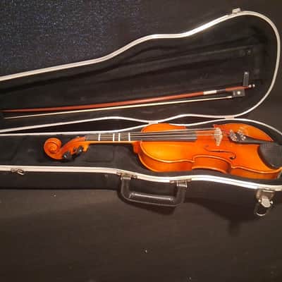 Suzuki 3/4 Violin w/case, bow, and rosin image 1