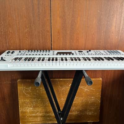 Roland FANTOM-06 Synthesizer Keyboard Limited Edition White w/ gig bag image 4