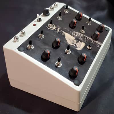 MOTH HUNTER MODS LA BRUJA DRONE NOISE SYNTH (NON CV) image 2