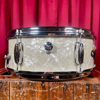 1960s Slingerland 5.5x14 Deluxe Student Model No. 161 Snare Drum White Marine Pearl image 6