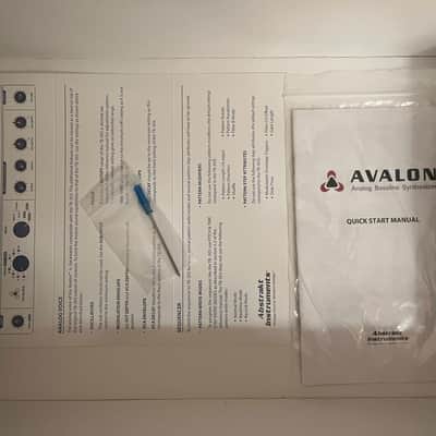 Abstrakt Instruments - Avalon Bassline (white, blue leds) + manual, original box (all like new) image 3