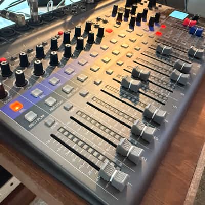 Zoom LiveTrak L-12 Digital Mixer / Recorder 2010s - Grey / Blue image 2