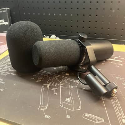 Shure SM7dB Cardioid Dynamic Microphone with Built-In Preamp 2023 - Present - Black image 2