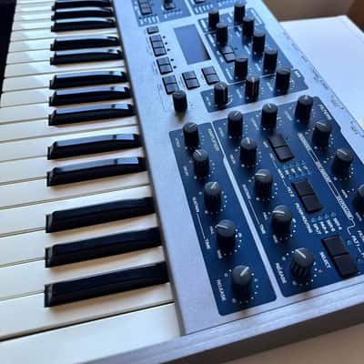 Access Virus Indigo 37-Key Digital Synthesizer 2001 - White