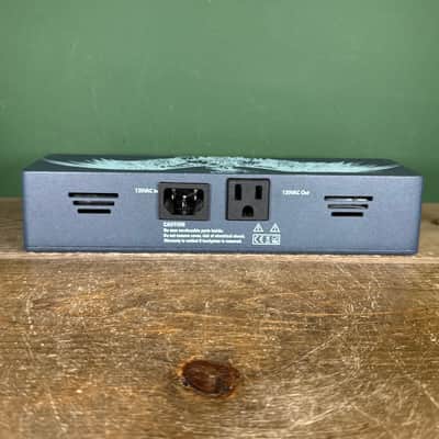 Walrus Audio Phoenix 120V Clean Power Supply 2015 - Present - Cobalt / Light Blue Bird image 7