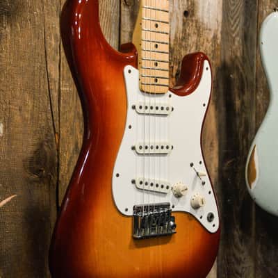 Fender Standard Stratocaster with Maple Fretboard 1983 - Sienna Sunburst image 9