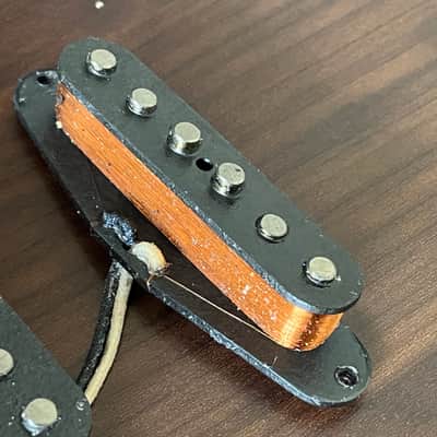 Brandonwound S62 Strat pickups set (bridge with baseplate) image 2