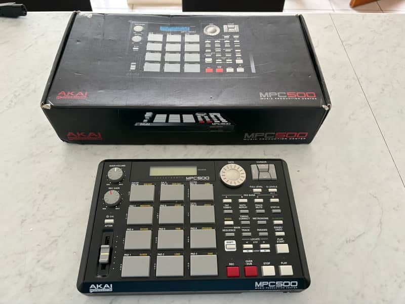 Akai MPC500 Music Production Center 2006 - 2013 - Black image 1
