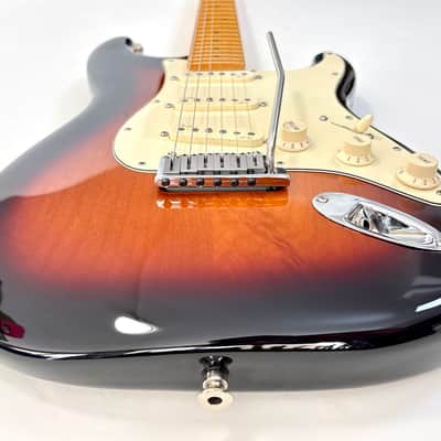 Fender Stratocaster American Deluxe V Neck 2011 Sunburst image 6