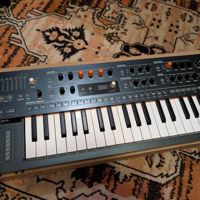 Arturia MiniFreak 37-Key 6-Voice Polyphonic Hybrid Synthesizer 2022 - Present - Black image 3