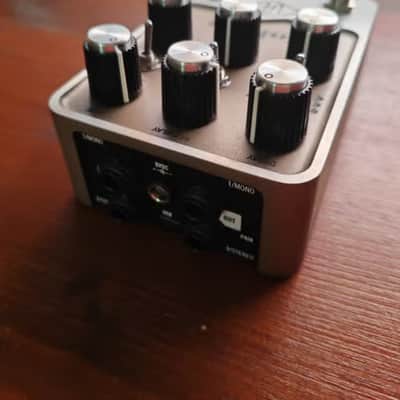 Universal Audio Golden Reverberator 2021 - Present - Gold image 2