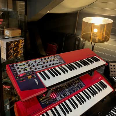 Nord Lead 2 49-Key 12-Voice Polyphonic Synthesizer 1997 - 2003 - Red