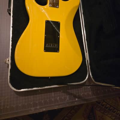 G&L Legacy HSS 2004 - Blonde image 4