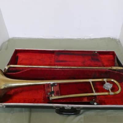 Holton TR602 Trombone with mouthpiece and case, USA. Good condition image 12