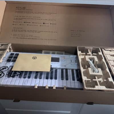 Arturia KeyLab 49 MkIII MIDI Controller 2024 - Present - White image 9