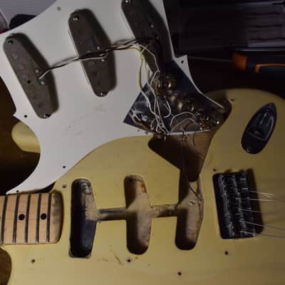 Fender Stratocaster Hardtail 1975 - See through blonde. Light Ash 3,6 kg image 15