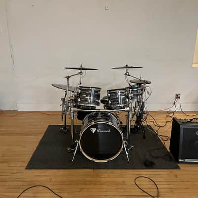 Diamond electric drums with magnet, track, drum symbols, and a Roland rack system with cables Diamond, electric drums and magnet track drum Cymbals and Roland 2022 - Oyster finish for the drums silver for the Cymbals silver for the drum rack image 4
