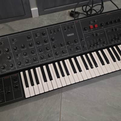 Yamaha CS-30 Monophonic Synthesizer ( DAMAGED )