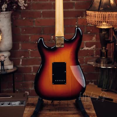 1993 Fender Japan ST-62G Stratocaster – Fujigen Era – Gold Hardware in 3-Tone Sunburst! image 10