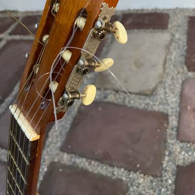 Guillermo Lluquet. Antigua guitarra Flamenca. image 7