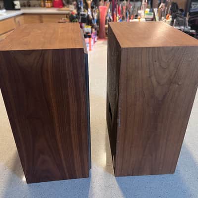Vintage Realistic MC-500 Speakers~ Real Walnut Veneer~ 2 Way 35w~ Full Great Sound! image 4