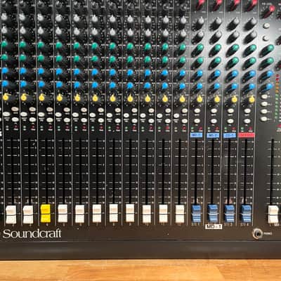 Soundcraft M Series Spirit M12 20-Channel Mixer image 3