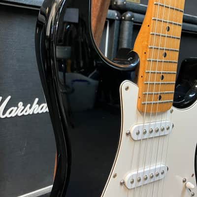 Fender Standard Stratocaster with Maple Fretboard 1998 - 2005 - Black image 12