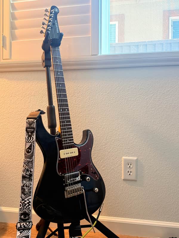 FREE HARDCASE with Yamaha PAC611VFM-TBL Pacifica H/P-90 with Rosewood Fretboard 2010 - Present - Translucent Black