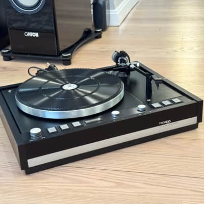 Thorens TD-126 MKIII Electronic Belt Drive Turntable ~FULLY SERVICED~ LOOK ! image 2