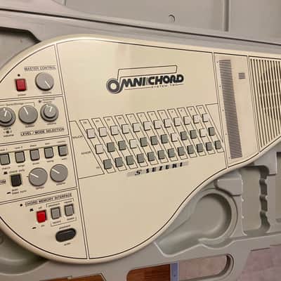 Suzuki OM-84 Omnichord image 10