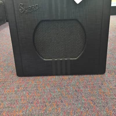 Supro Delta King 10 5-Watt 1x10-Tube Amp for Guitar -Black & Black-Model 1820RTB image 1