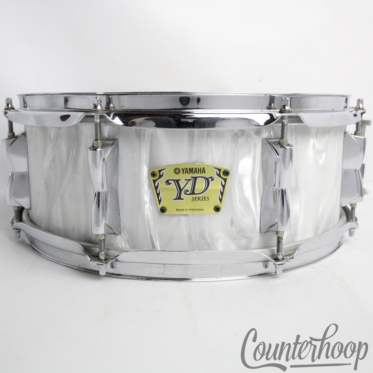 Yamaha 14x5"YD Snare Drum White Satin Flame YSD-045 9ply Mahogany 8-Lug Chrome* — main photograph