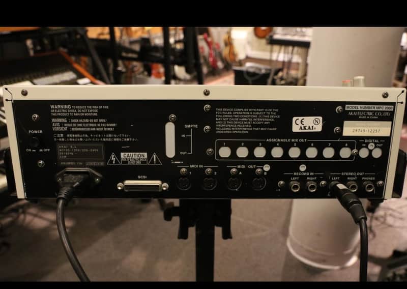 Akai MPC2000 MIDI Production Center 1997 - 2001 - Grey image 1