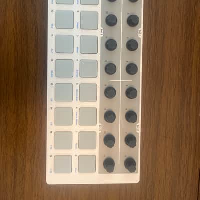 Arturia BeatStep MIDI Controller 2014 - Present - White image 1