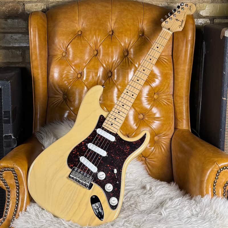 1995 Fender Buddy Guy Signature Stratocaster Vintage First Year Honey Blonde Artist Series Electric Guitar W/ Original Hardshell Case!