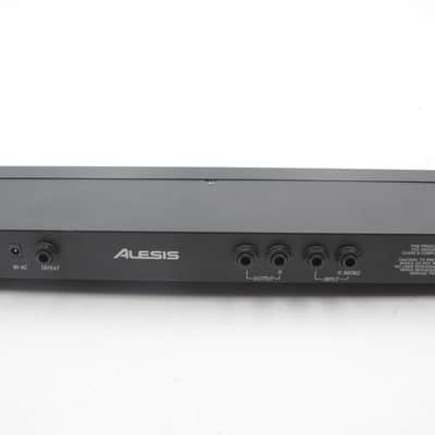 Alesis MicroVerb III 16-Bit Digital Reverb and Delay Effects Processor image 4